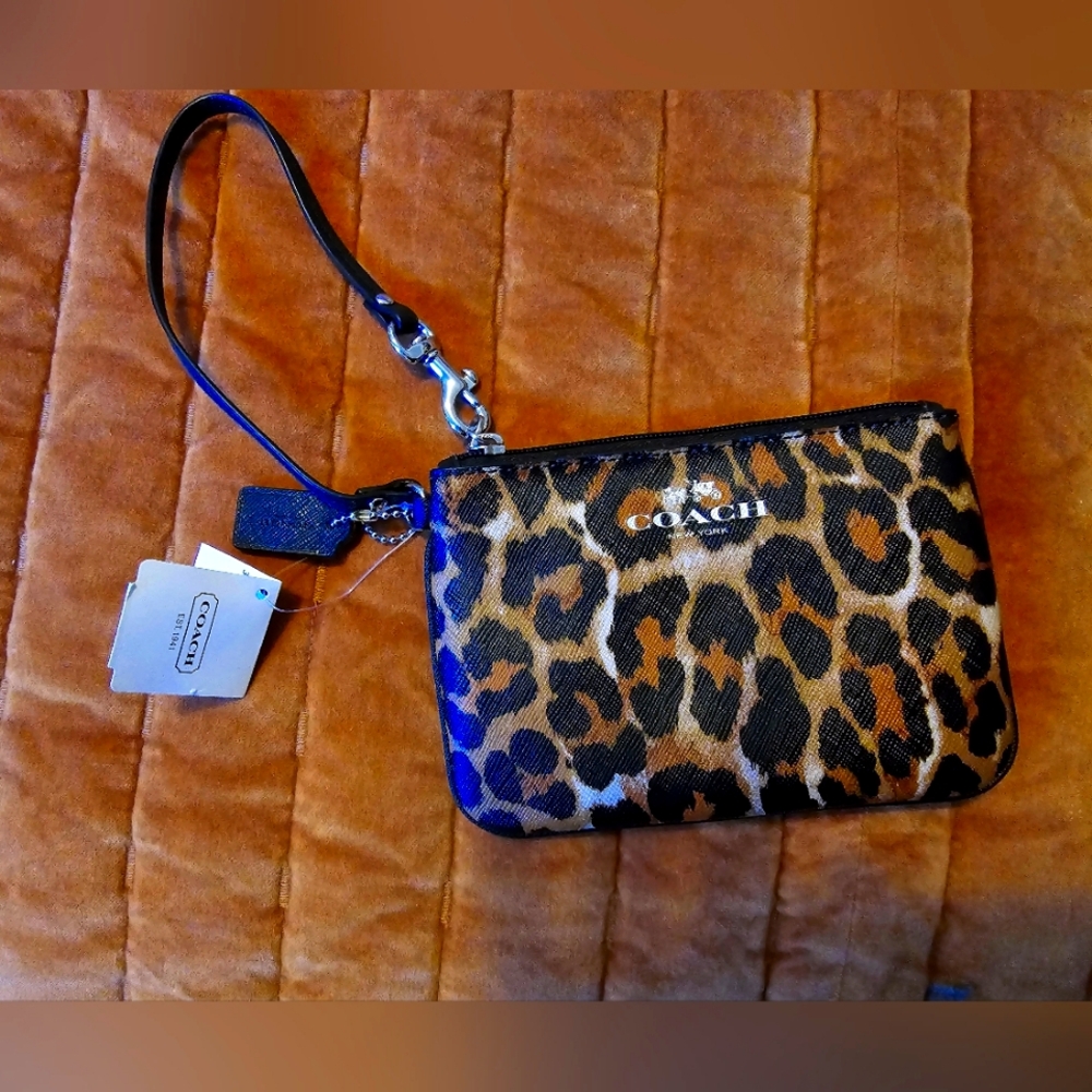 NWT! Leather Coach Cheetah Leopard Animal Print Vintage Wristlet.